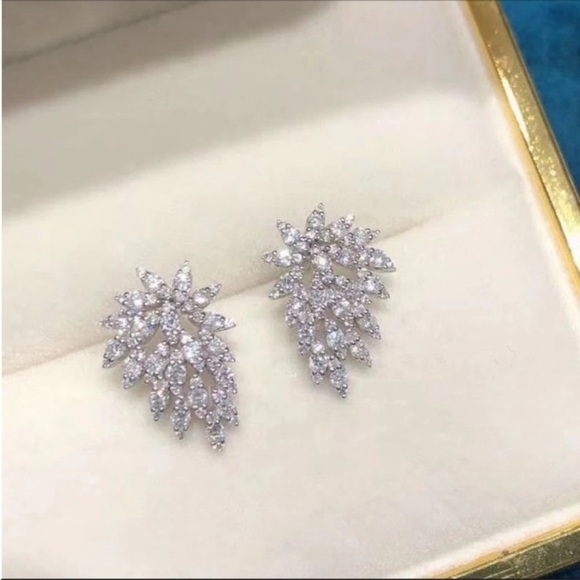 Moissanite cluster stud studded earrings Sparkly Luxury Sterling Silver New - Picture 3 of 9